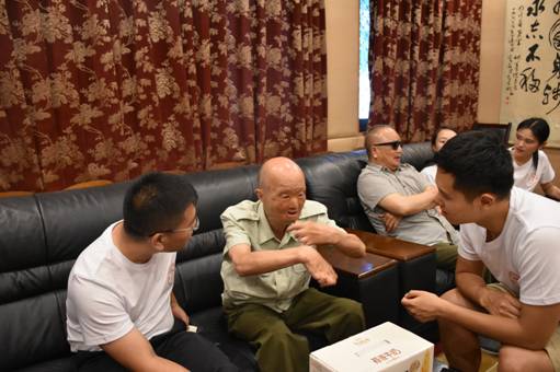 小组4听老兵故事