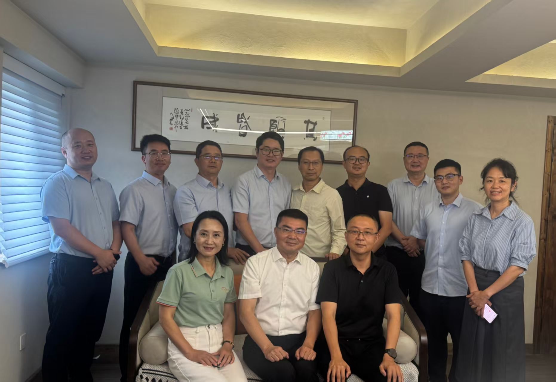 聚焦AI赋能 凝聚校友力量｜电子科技大学MBA教育中心赴乐山开展交流活动