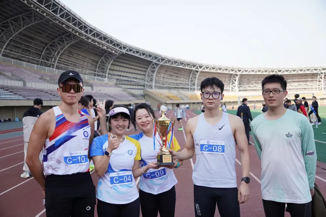 MBA学子主力领跑代表队获学校万米接力赛季军