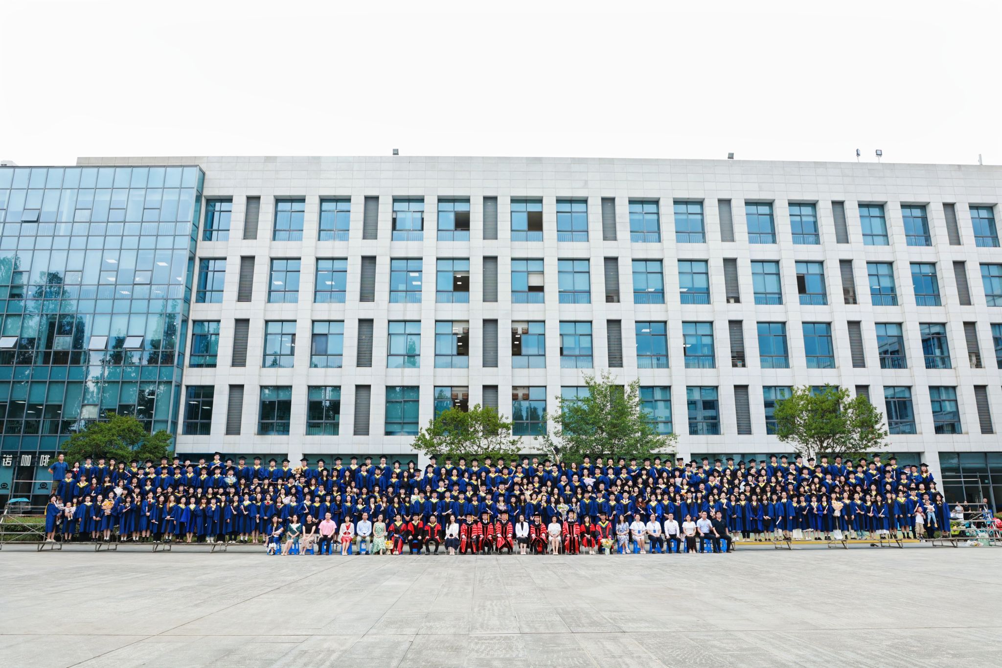电子科技大学2025届MBA毕业生授位典礼隆重举行